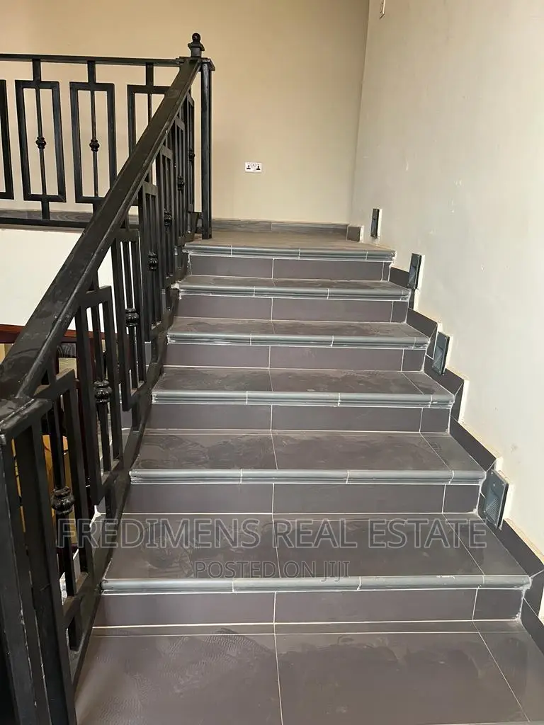Furnished 5bdrm House in Fredimens Real, Kumasi Metropolitan for sale in Kumasi Metropolitan