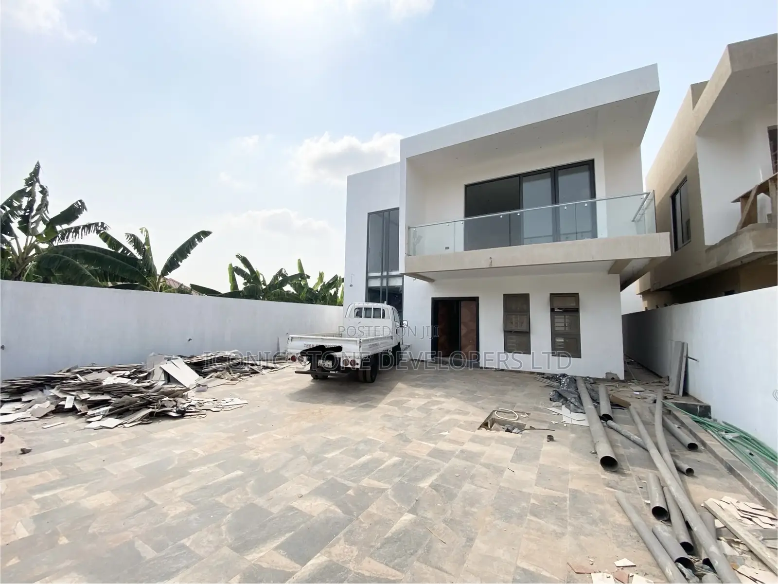4bdrm Duplex in Adenta for sale in Adenta