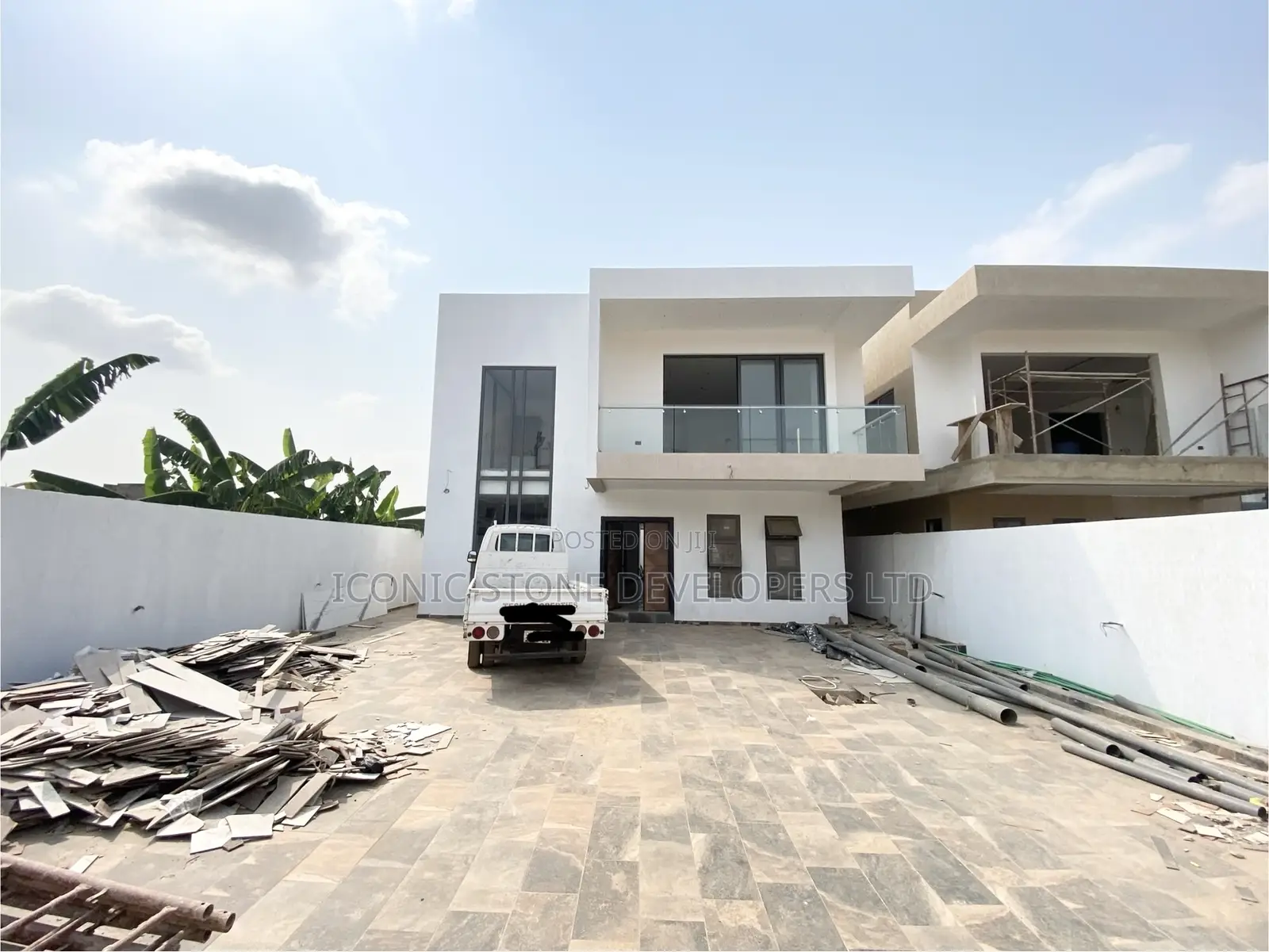 4bdrm Duplex in Adenta for sale in Adenta