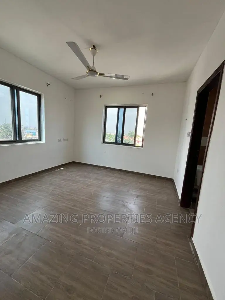 7bdrm Mansion in Adjiriganor for sale in Adjiriganor