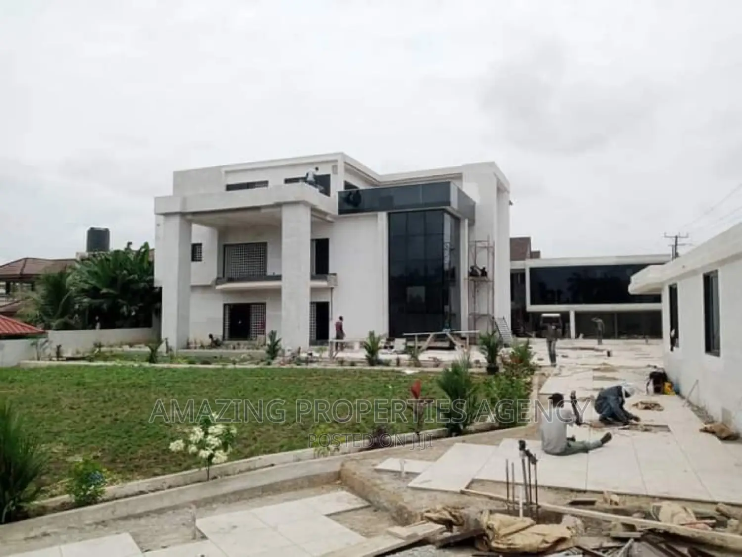7bdrm Mansion in Adjiriganor for sale in Adjiriganor