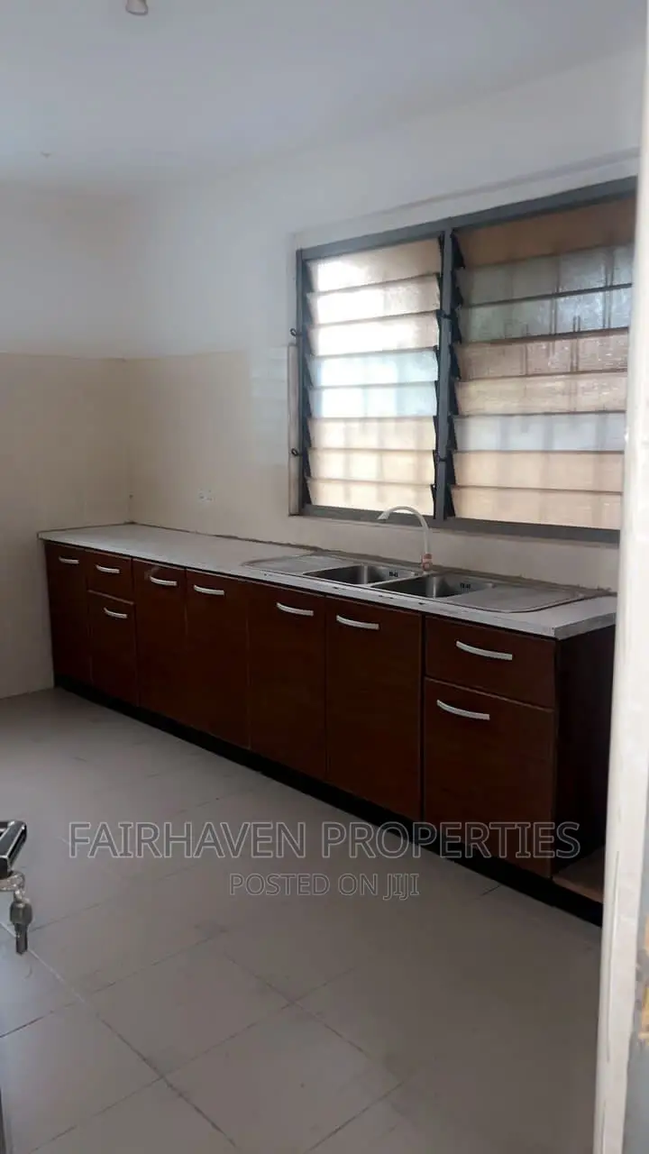 3bdrm Apartment in Ashyie Fulani, Adenta for rent in Adenta