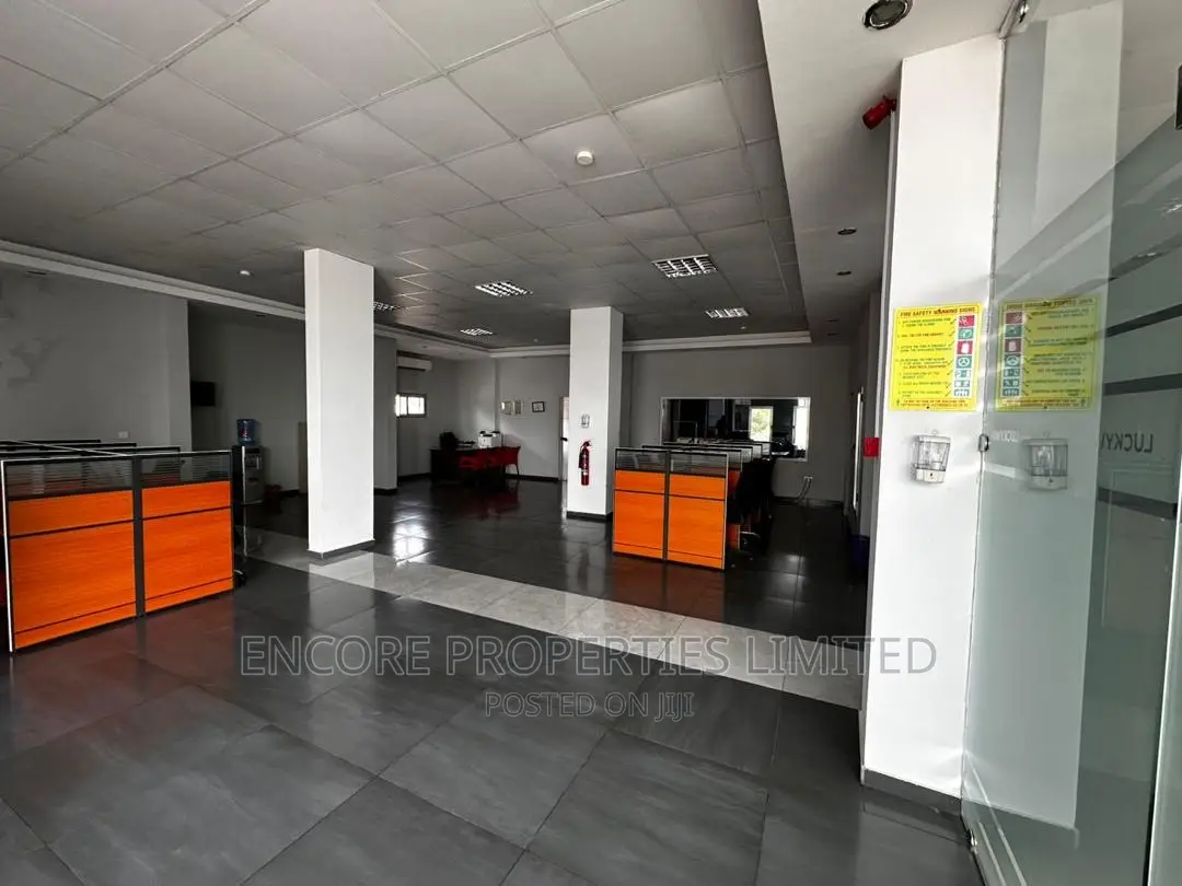 6bdrm Duplex in Encore Properties, Labone for rent in Labone