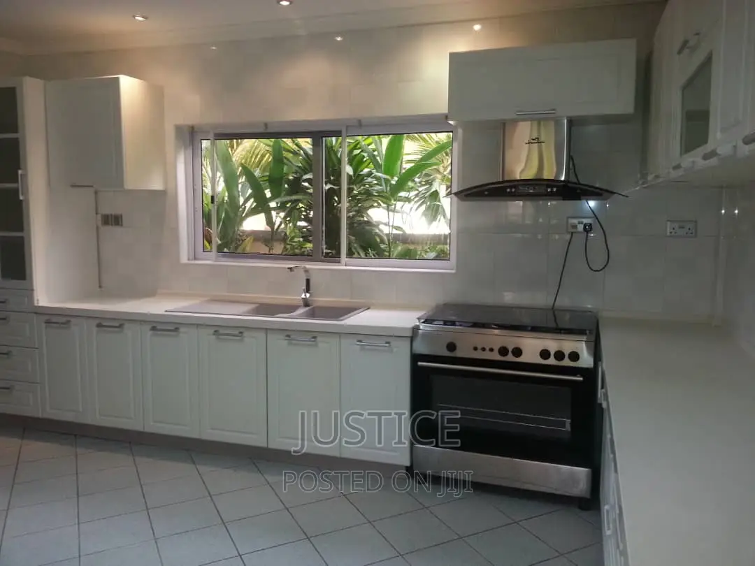 6bdrm Villa in Cantonments for sale in Cantonments