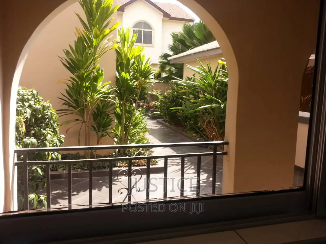 6bdrm Villa in Cantonments for sale in Cantonments