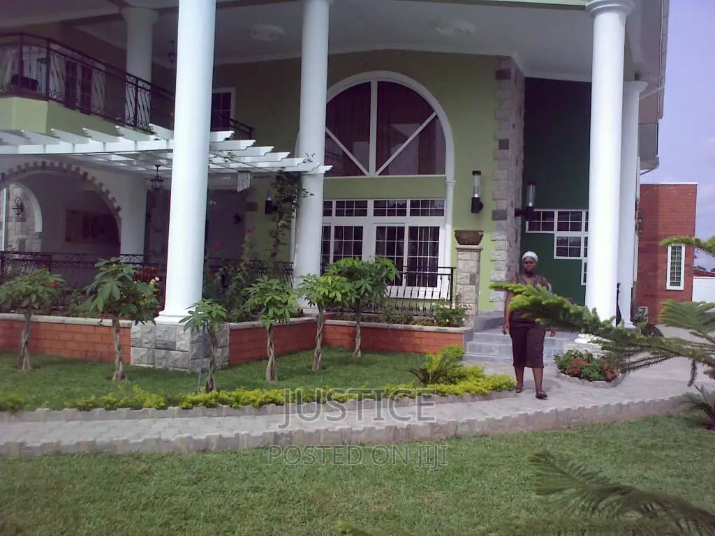 6bdrm Mansion in Dansoman for sale in Dansoman