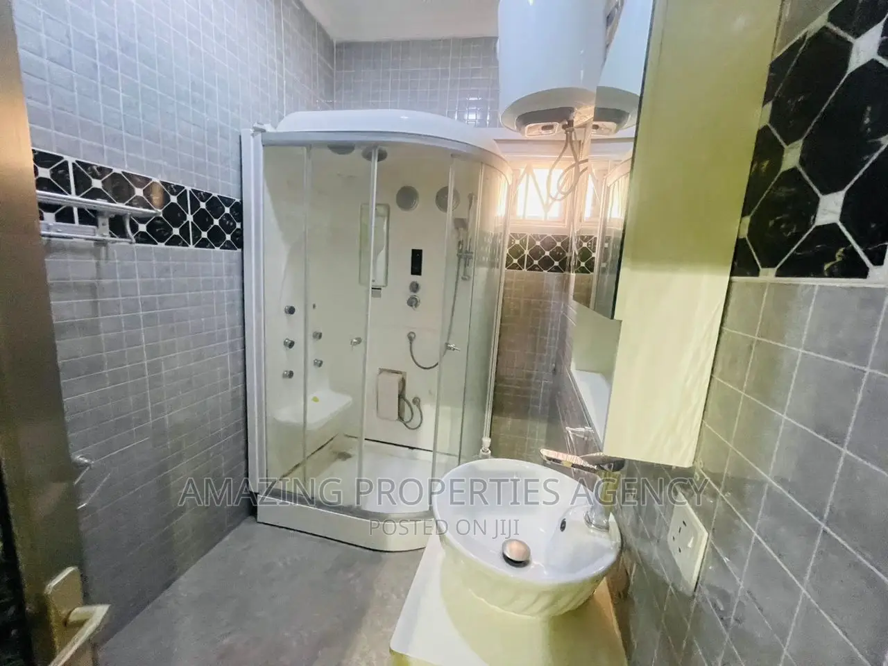 3bdrm House in Baastona Spintex for rent in Spintex