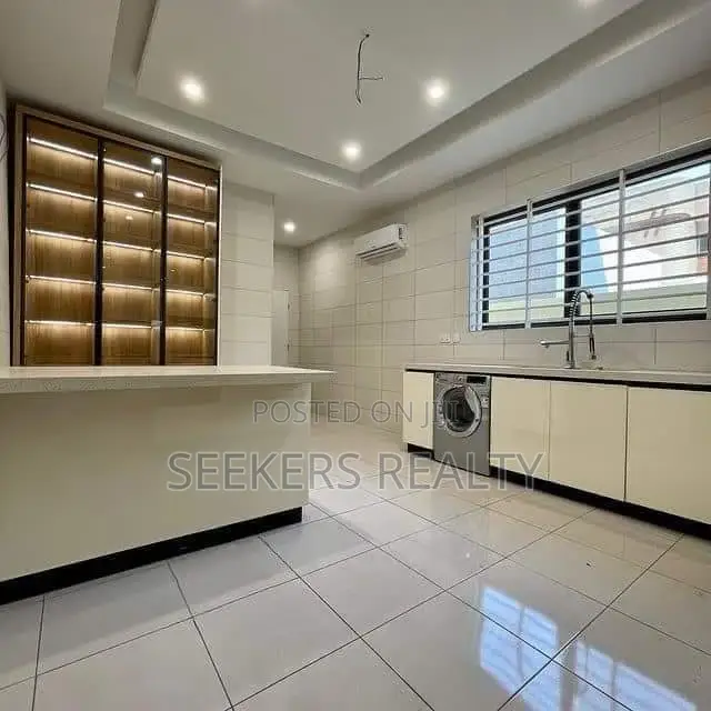 6bdrm House in Seekers Realty, East Legon for sale in East Legon