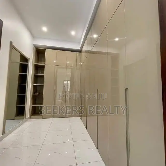 6bdrm House in Seekers Realty, East Legon for sale in East Legon