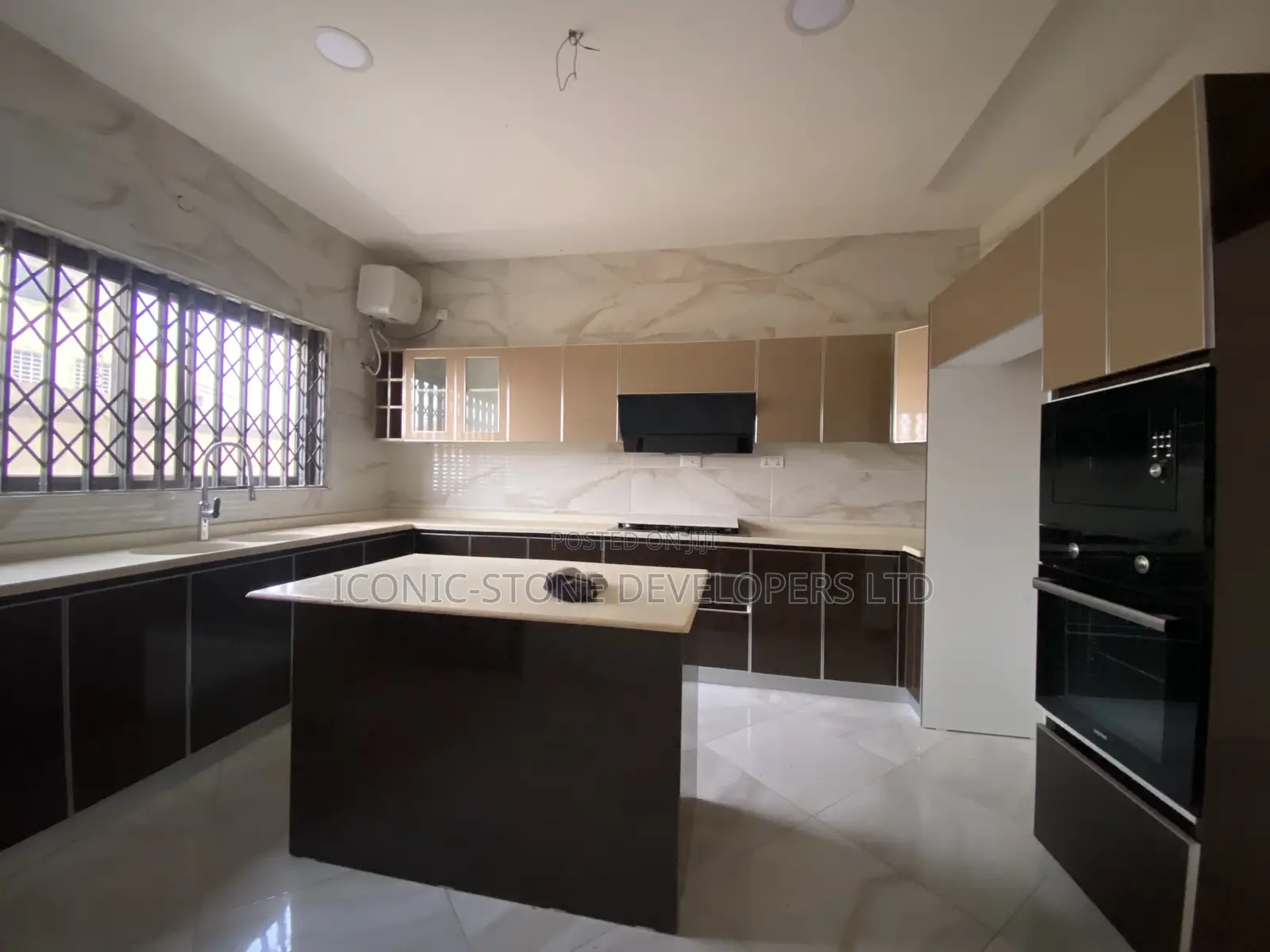 4bdrm Duplex in Spintex for sale in Spintex