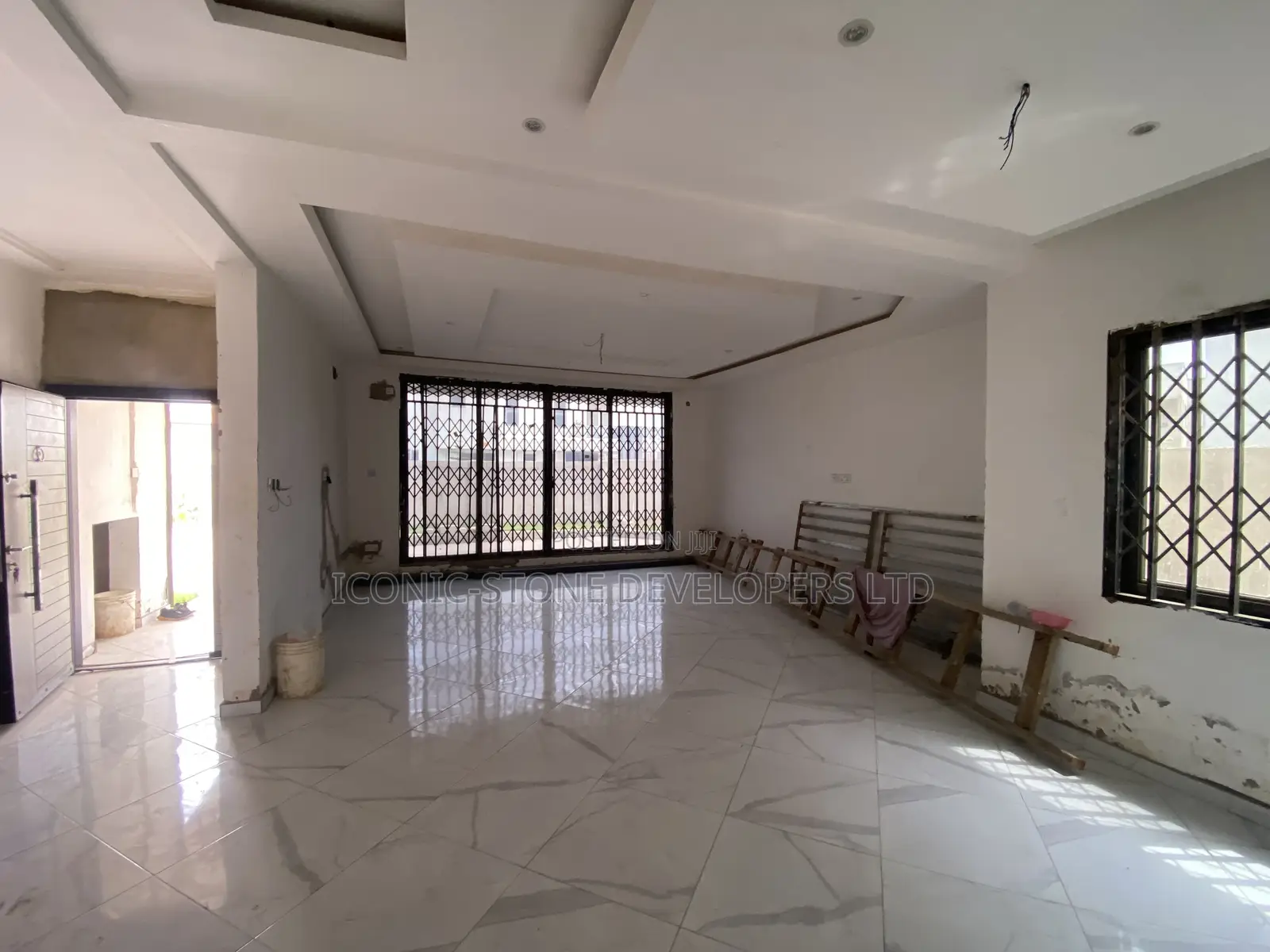 4bdrm Duplex in Spintex for sale in Spintex