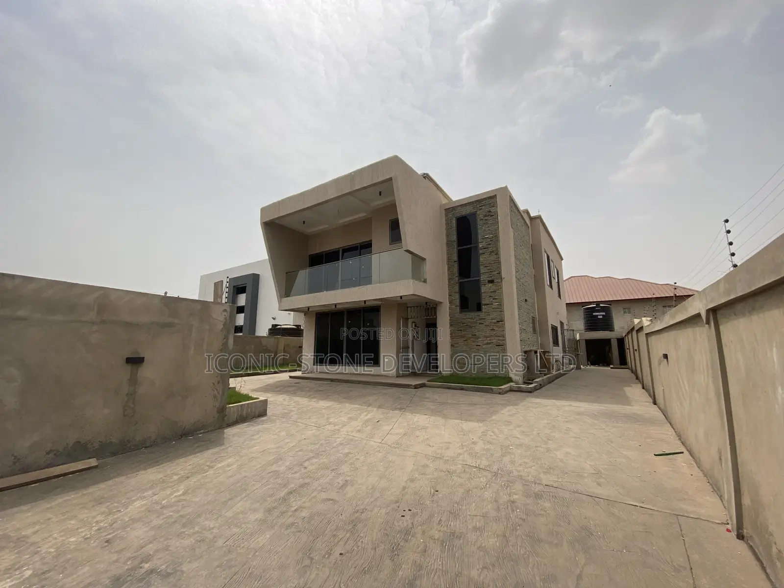 4bdrm Duplex in Spintex for sale in Spintex