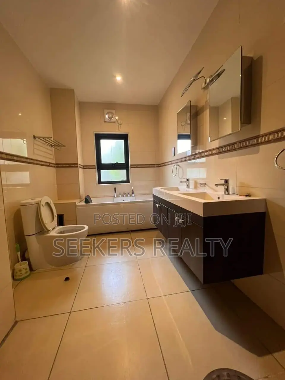 3bdrm Townhouse / Terrace in Seekers Realty, Cantonments for rent in Cantonments