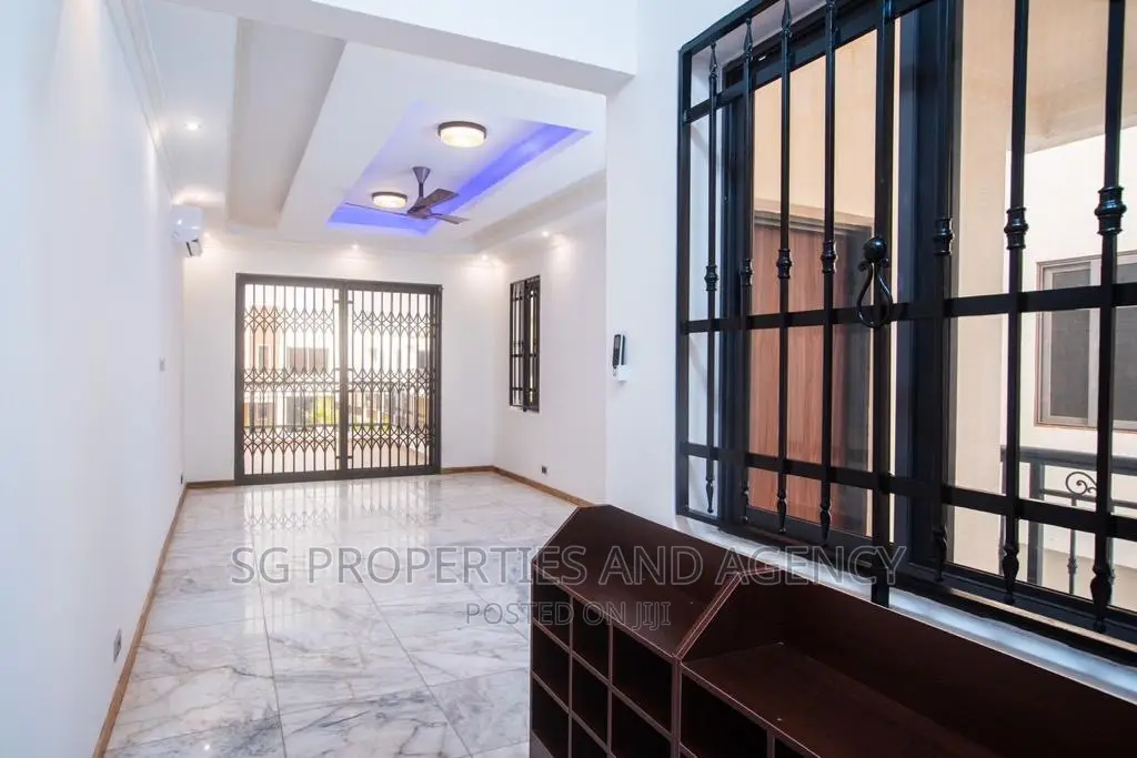3bdrm Mansion in Sakumono, Spintex for rent in Spintex