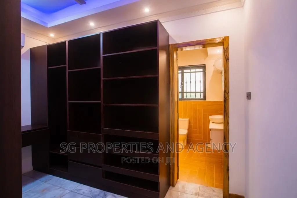 3bdrm Mansion in Sakumono, Spintex for rent in Spintex