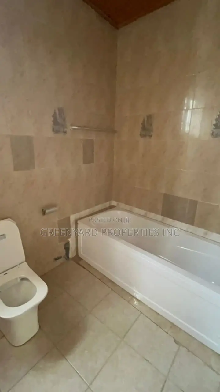 6bdrm House in East Legon for sale in East Legon
