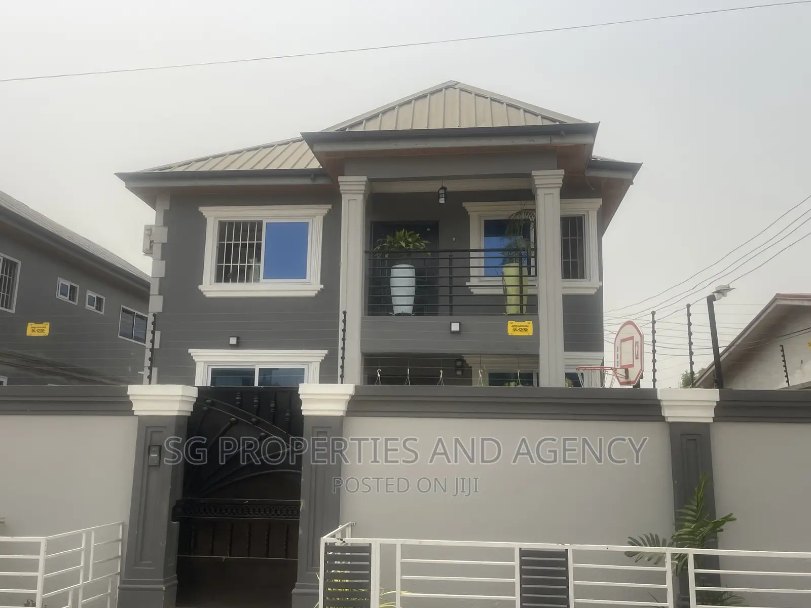 3bdrm Apartment in Junction Mall, Spintex for sale in Spintex