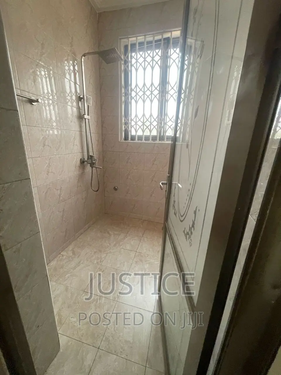 3bdrm Apartment in Ars East Legon for rent in East Legon
