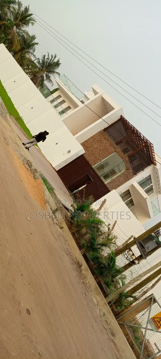 8bdrm Mansion in Pleasant Properties, Accra Metropolitan for sale in Accra Metropolitan