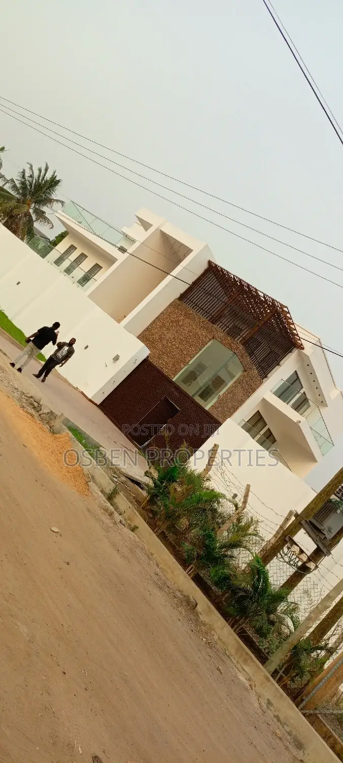 8bdrm Mansion in Pleasant Properties, Accra Metropolitan for sale in Accra Metropolitan