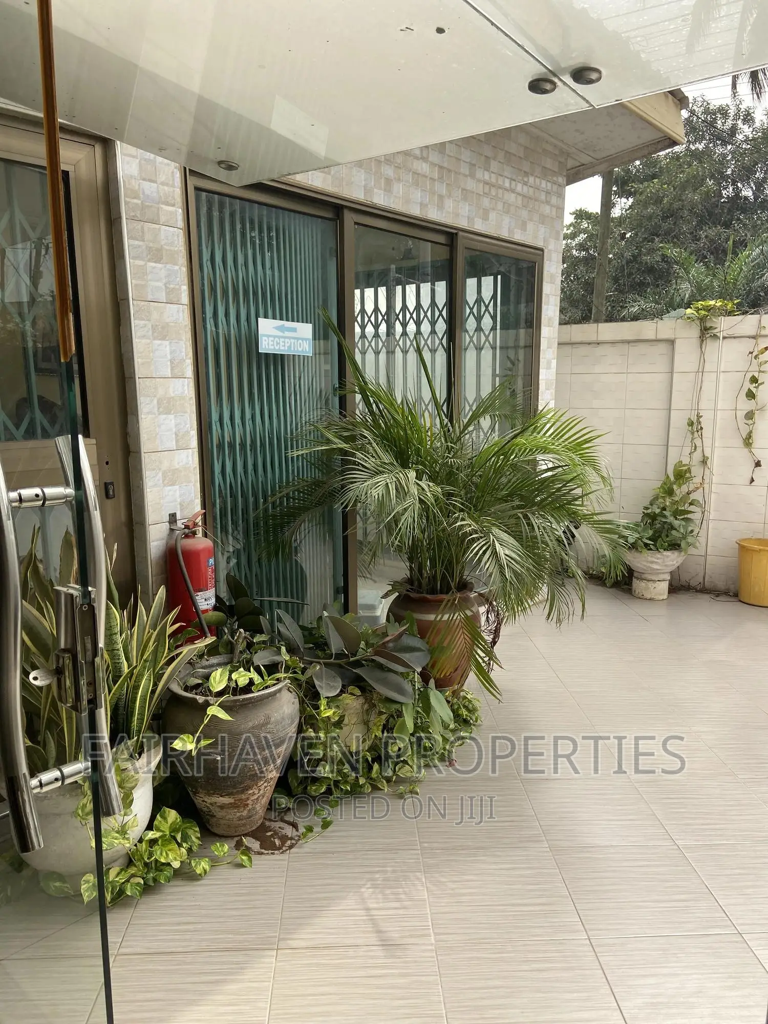 Furnished 15bdrm Block of Flats in Osu for sale in Osu