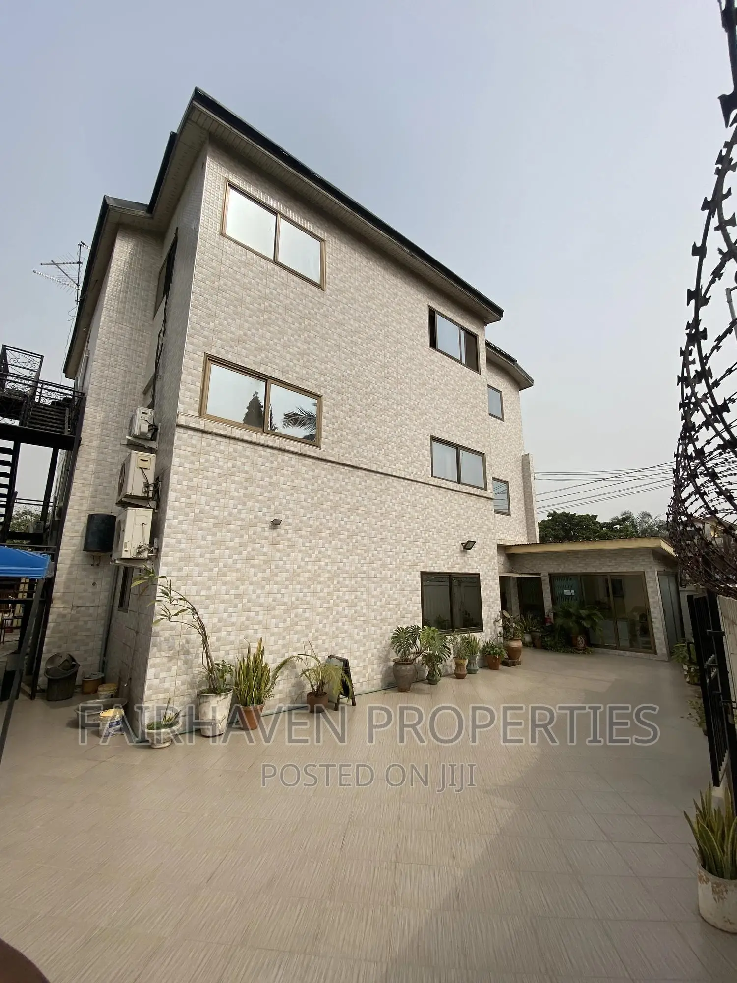 Furnished 15bdrm Block of Flats in Osu for sale in Osu