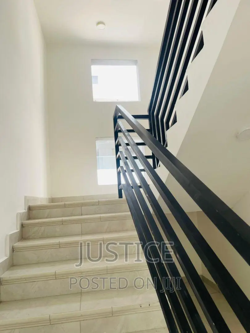 6bdrm Penthouse in Shiashie East Legon for sale in East Legon