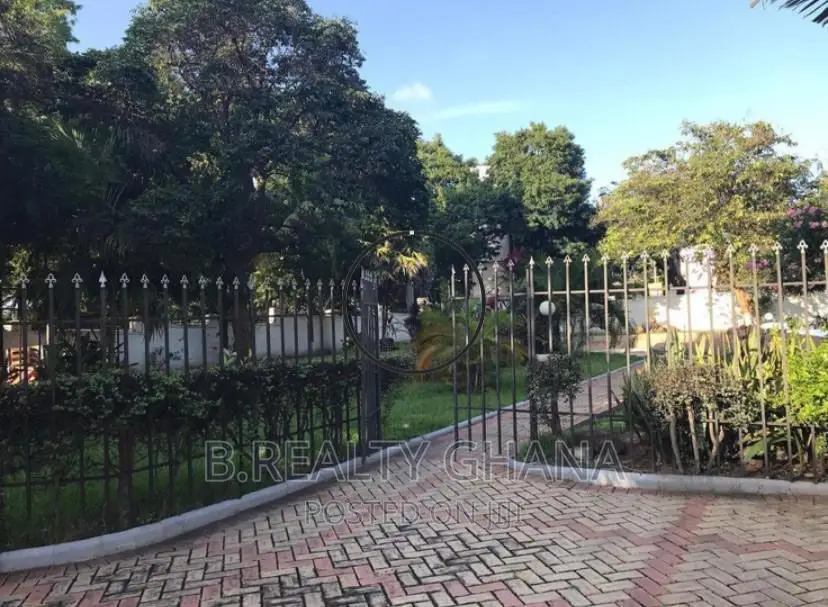 5bdrm Townhouse/Terrace in Cantonments for sale in Cantonments