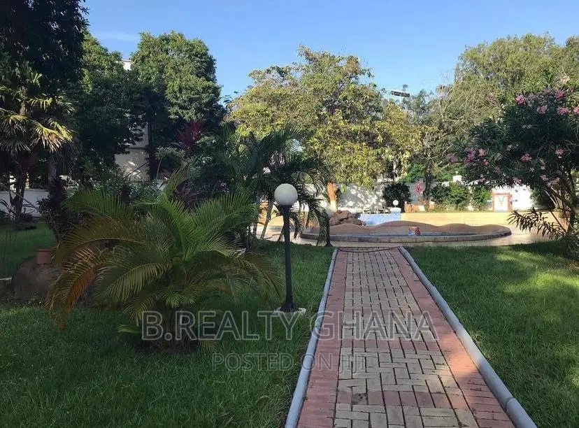 5bdrm Townhouse/Terrace in Cantonments for sale in Cantonments