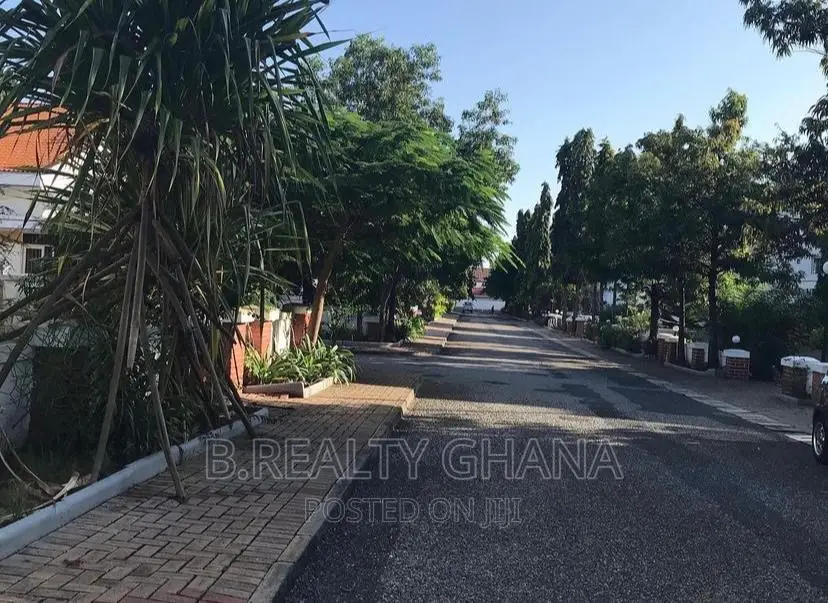 5bdrm Townhouse/Terrace in Cantonments for sale in Cantonments
