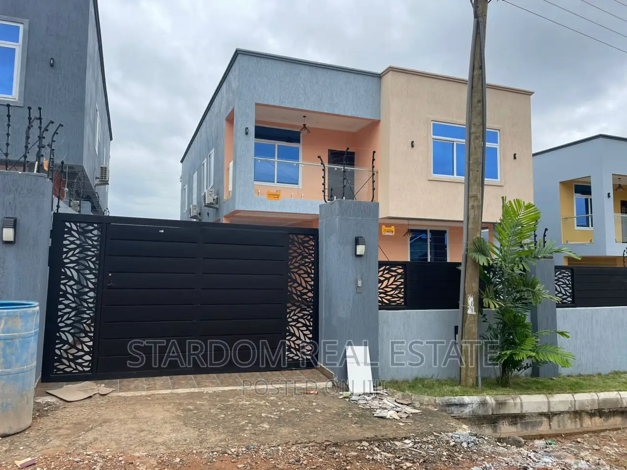 4bdrm Duplex in Oyarifa for rent in Oyarifa