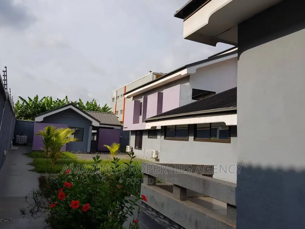 8bdrm House in Airport Residential Area for sale in Airport Residential Area