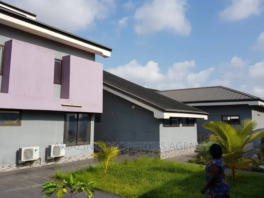 8bdrm House in Airport Residential Area for sale in Airport Residential Area