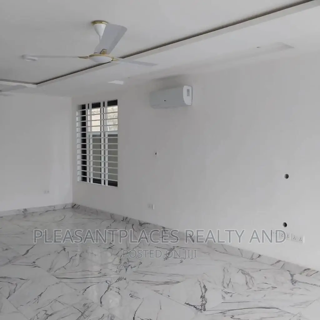 4bdrm Duplex in Pleasantplaces, Accra Metropolitan for sale in Accra Metropolitan