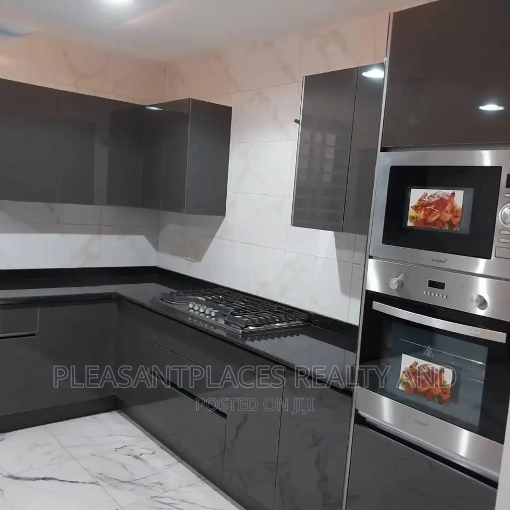 4bdrm Duplex in Pleasantplaces, Accra Metropolitan for sale in Accra Metropolitan