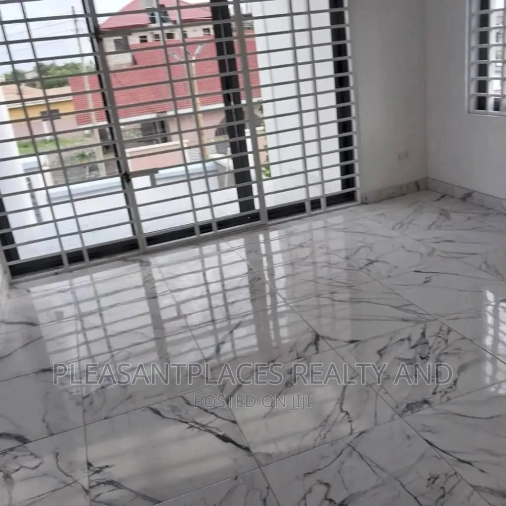 4bdrm Duplex in Pleasantplaces, Accra Metropolitan for sale in Accra Metropolitan