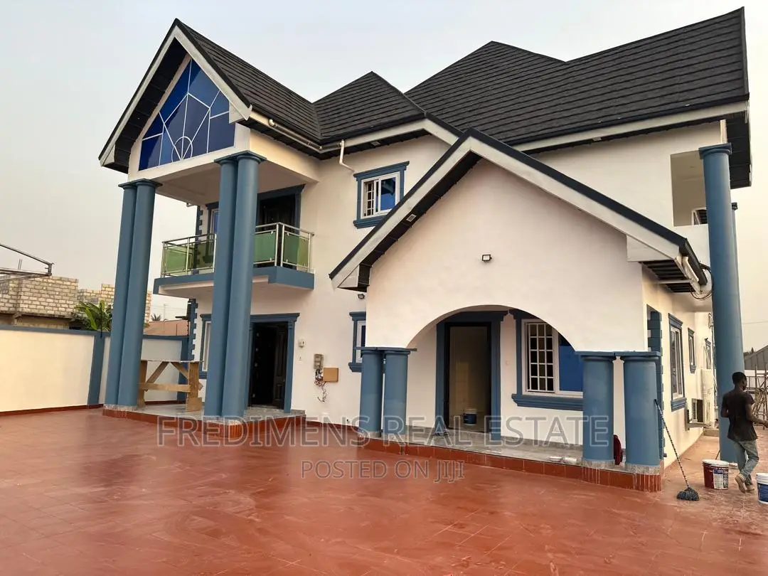 5bdrm House in Fredimens Real, Kumasi Metropolitan for sale in Kumasi Metropolitan
