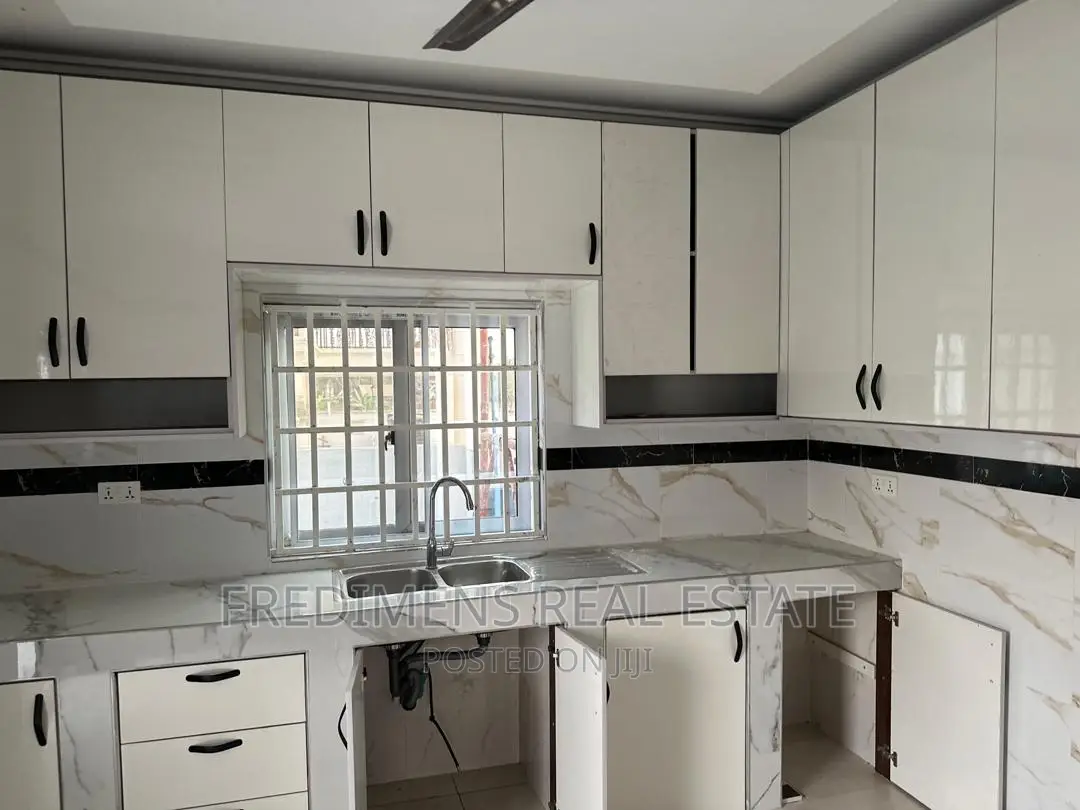 5bdrm House in Fredimens Real, Kumasi Metropolitan for sale in Kumasi Metropolitan