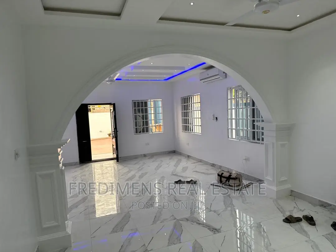5bdrm House in Fredimens Real, Kumasi Metropolitan for sale in Kumasi Metropolitan