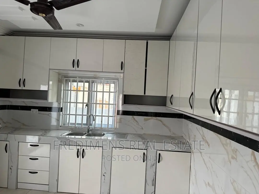 5bdrm House in Fredimens Real, Kumasi Metropolitan for sale in Kumasi Metropolitan