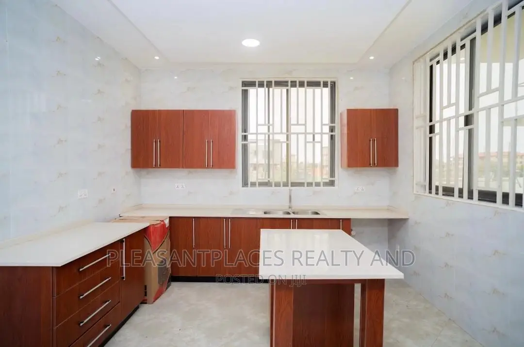 4bdrm Duplex in Pleasantplaces, Spintex for sale in Spintex