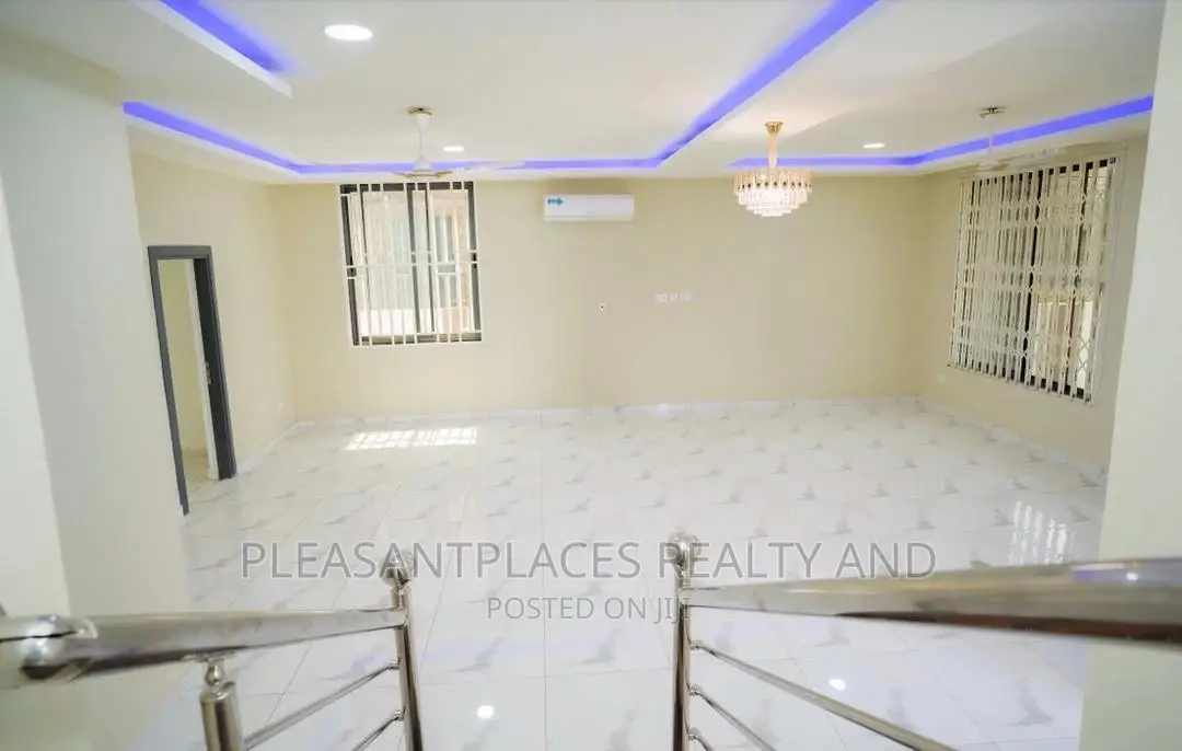 4bdrm Duplex in Pleasantplaces, Spintex for sale in Spintex