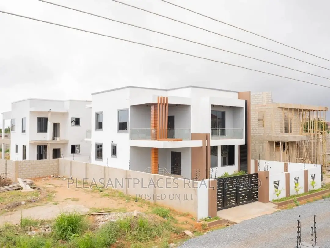 4bdrm Duplex in Pleasantplaces, Spintex for sale in Spintex