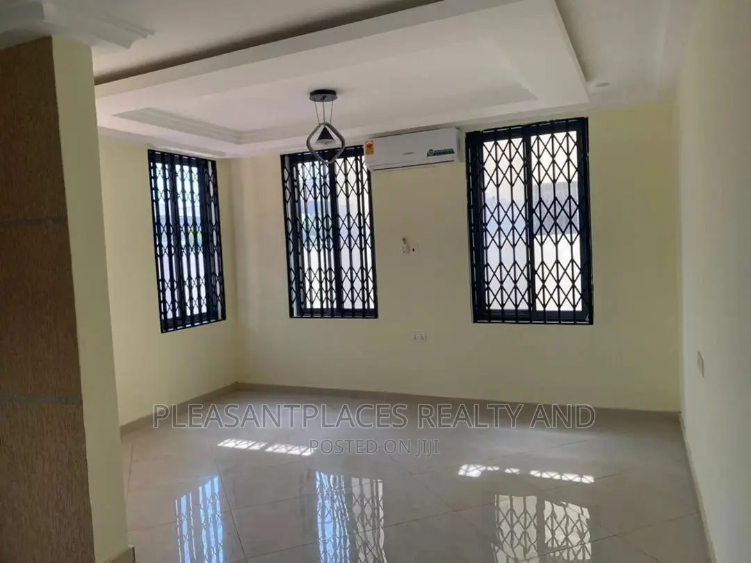 4bdrm Duplex in Pleasantplaces, Spintex for sale in Spintex