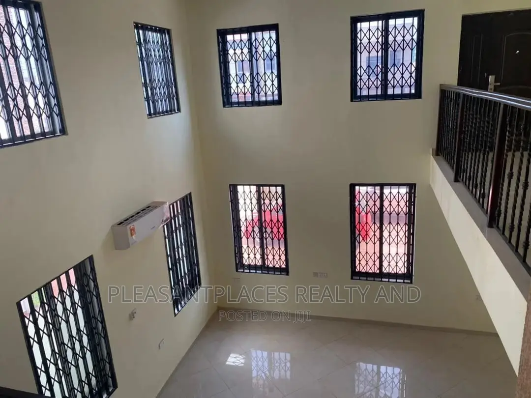 4bdrm Duplex in Pleasantplaces, Spintex for sale in Spintex