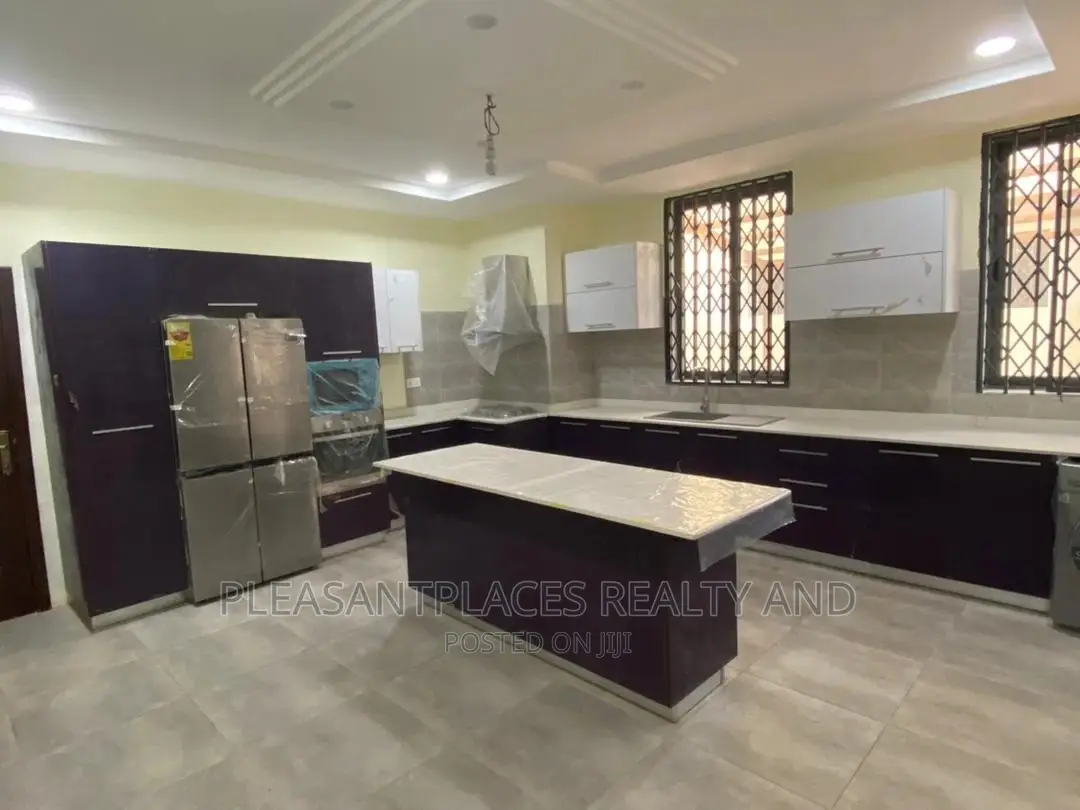 4bdrm Duplex in Pleasantplaces, Spintex for sale in Spintex