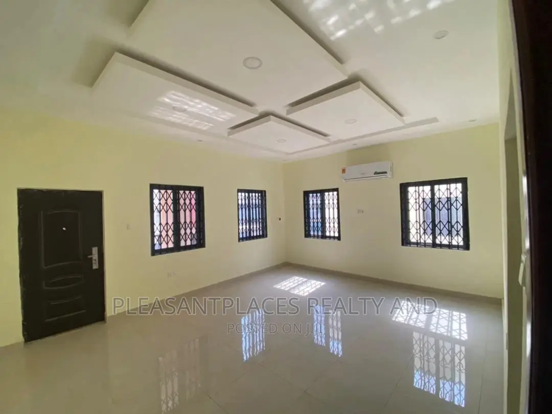 4bdrm Duplex in Pleasantplaces, Spintex for sale in Spintex