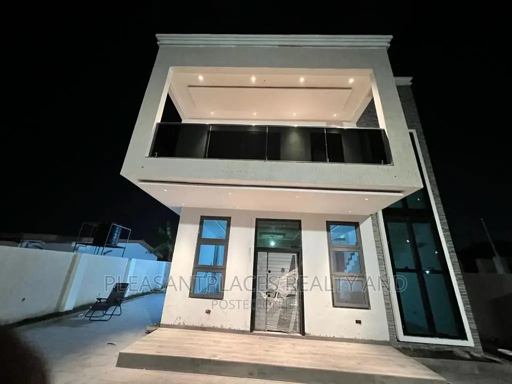 4bdrm Duplex in Pleasantplaces, Spintex for sale in Spintex