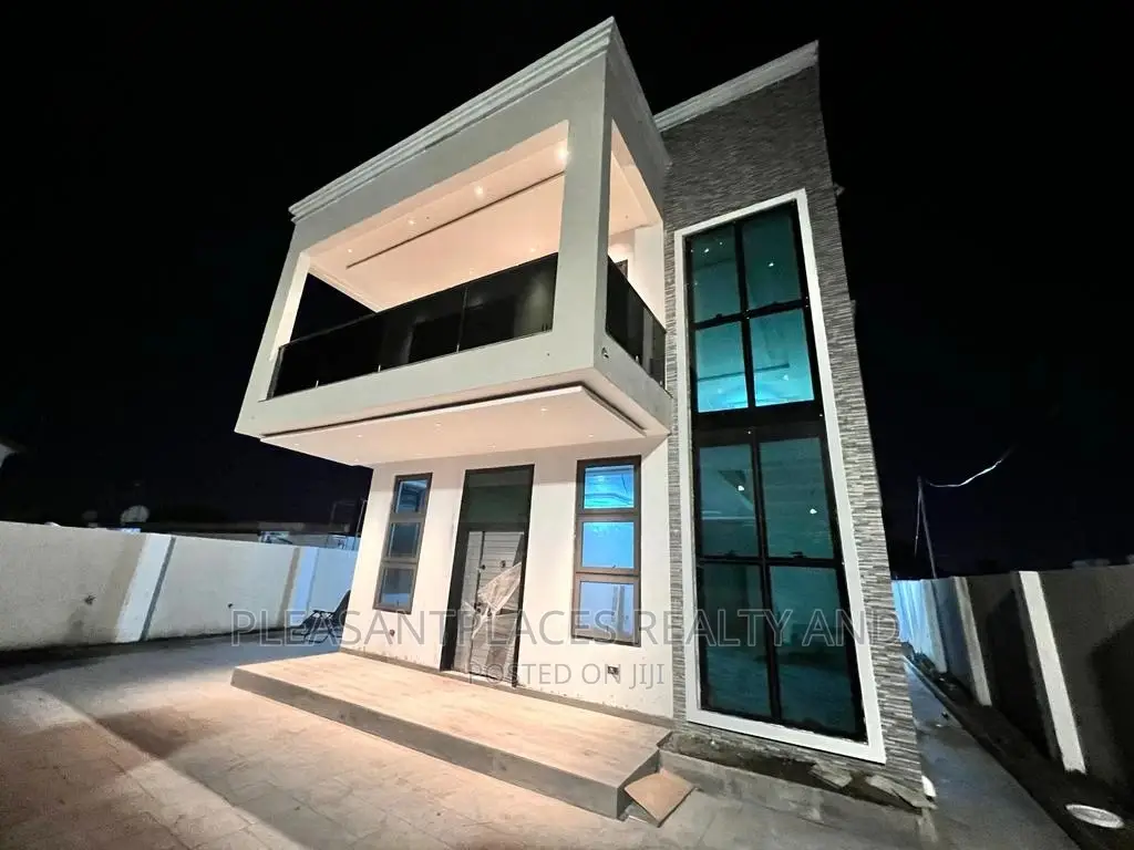 4bdrm Duplex in Pleasantplaces, Spintex for sale in Spintex