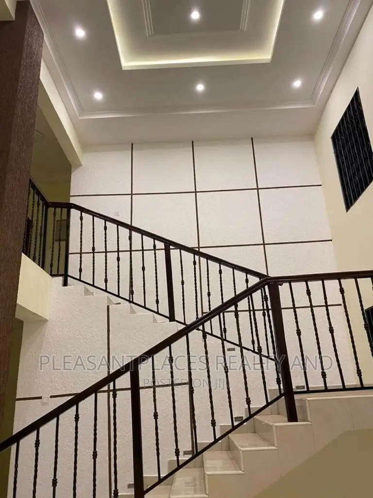4bdrm Duplex in Pleasantplaces, Spintex for sale in Spintex